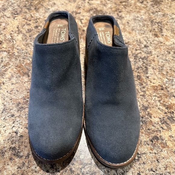 TOMS LEILA MULES Size 8 Gray Suede Stacked Block Heel Mules Slip On - Picture 8 of 9